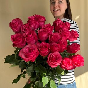 Букет из 25 импортных роз сорта "Lola