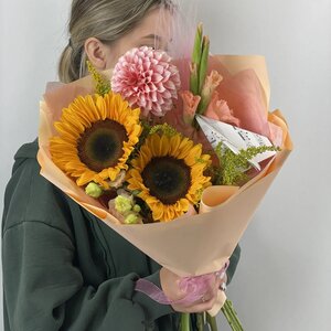 Букет на 1 сентября с подсолнухами  